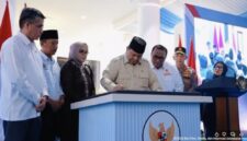 Presiden Prabowo Subianto saat meresmikan Museum dan Rumah Singgah Marsinah di Kabupaten Nganjuk, Jawa Timur