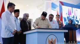 Presiden Prabowo Subianto saat meresmikan Museum dan Rumah Singgah Marsinah di Kabupaten Nganjuk, Jawa Timur