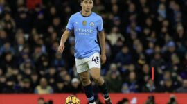 Bek muda Manchester City, Abdukodir Husanov, berpeluang tampil sebagai starter pada final FA Cup 2026 melawan Chelsea di Wembley.
