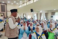 Wakil Wali Kota Sungai Penuh Azhar Hamzah menyambut dan meninjau kesiapan jamaah calon haji di Asrama Haji Jambi sebelum berangkat ke Tanah Suci.