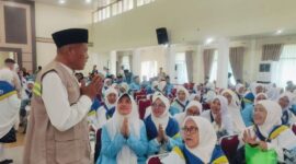 Wakil Wali Kota Sungai Penuh Azhar Hamzah menyambut dan meninjau kesiapan jamaah calon haji di Asrama Haji Jambi sebelum berangkat ke Tanah Suci.