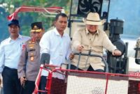 Presiden Prabowo memuji kinerja Mentan Amran dan tim pertanian usai Indonesia mencatat surplus pangan di tengah krisis global.