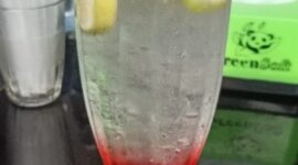 Minuman bersoda mengandung gula tinggi yang dapat berdampak buruk bagi kesehatan jika dikonsumsi berlebihan.