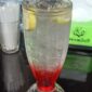 Minuman bersoda mengandung gula tinggi yang dapat berdampak buruk bagi kesehatan jika dikonsumsi berlebihan.