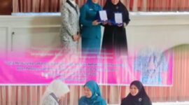 RS Melati Sungai Penuh menggelar HUT IBI ke-75 dan Safari KB gratis. Kegiatan dihadiri TP PKK Sungai Penuh dan Hj. Nelvia Nora serta diisi pelayanan kesehatan masyarakat.