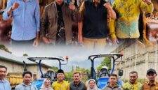 Bupati Kerinci Monadi bersama Anggota DPRD Provinsi Jambi Amrizal saat menghadiri kegiatan reses dan penyerahan bantuan kepada masyarakat di Desa Bengkolan II, Kecamatan Kayu Aro.