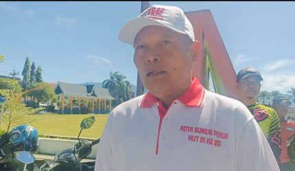 Wawako Sungai Penuh Azhar Hamzah meninjau kesiapan Salat Idul Adha di Lapangan Merdeka
