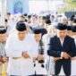 Wako Sungai Penuh Alfin melaksanakan Sholat Idul Adha 1447 Hijriah bersama ribuan masyarakat di Lapangan Merdeka Kota Sungai Penuh