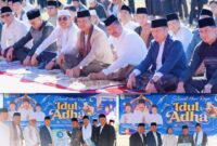 Pimpinan DPRD Kabupaten Kerinci bersama Forkompimda dan masyarakat saat mlaksanakan Shalat Idul Adha 1447 Hijriah di Lapangan Kantor Bupati Kerinci, Bukit Tengah, Siulak.