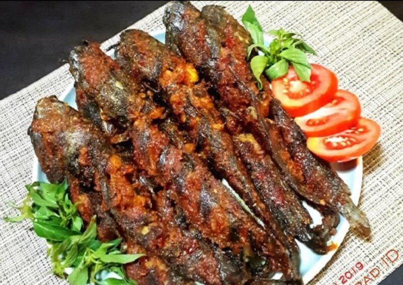 Menu lele bakar dari restoran Indonesia di Singapura viral setelah disebut mirip Zombie Catfish oleh netizen.