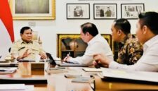 Pemerintah menyiapkan paket stimulus ekonomi dengan berbagai insentif untuk menjaga daya beli masyarakat dan pertumbuhan ekonomi nasional.