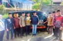 Wali Kota Sungai Penuh Alfin menyerahkan bantuan satu unit ambulance saat menghadiri doa bersama di Mushalla Al Hidayah, Dusun Harapan, Desa Sungai Ning,