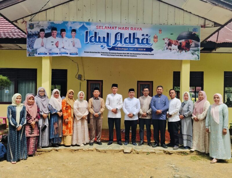 Dinas Kesehatan Kota Sungai Penuh menggelar syukuran pasca Iduladha 1447 Hijriah bersama jajaran pegawai dan tamu undangan.