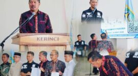 Bupati Kerinci Monadi resmi meluncurkan QR Code Kotak Amal Terintegrasi sebagai langkah menuju Kerinci digital dan religius.