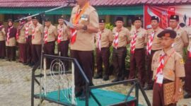Sekda Kota Sungai Penuh Alpian saat membuka Jambore Cabang Gerakan Pramuka Kota Sungai Penuh Tahun 2026 di Bumi Perkemahan SMKN 4 Sungai Penuh