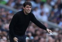Liverpool dikabarkan mempertimbangkan Andoni Iraola sebagai pengganti Arne Slot untuk musim depan.