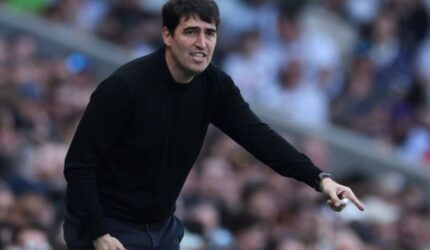 Arne Slot dalam sorotan setelah muncul kabar pergantian pelatih Liverpool.