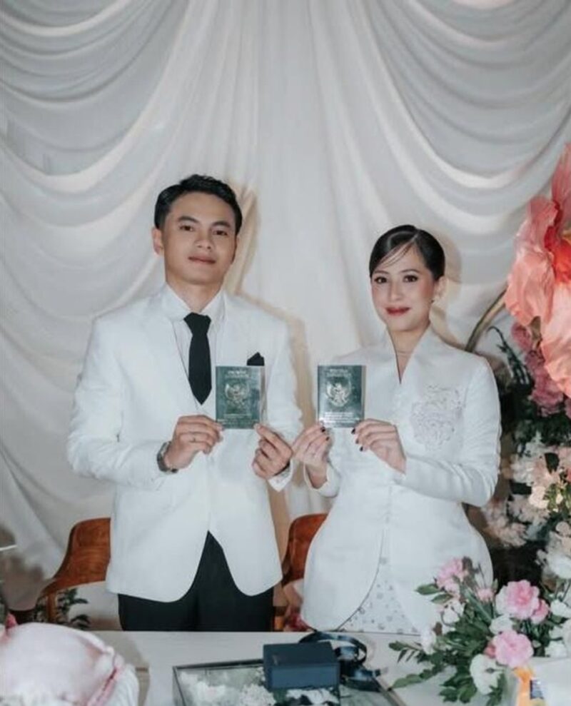 Adhisty Zara mengejutkan publik setelah mengunggah foto-foto pernikahannya dengan Tsaqib melalui akun Instagram pribadinya.
