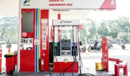 Pengisian BBM di SPBU Pertamina setelah penyesuaian harga per 1 Juni 2026.