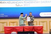 Wali Kota Sungai Penuh Alfin menerima Laporan Hasil Pemeriksaan BPK RI yang menetapkan Kota Sungai Penuh kembali meraih Opini Wajar Tanpa Pengecualian (WTP) ke-14 atas LKPD Tahun Anggaran 2025.