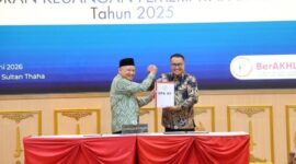 Wali Kota Sungai Penuh Alfin menerima Laporan Hasil Pemeriksaan BPK RI yang menetapkan Kota Sungai Penuh kembali meraih Opini Wajar Tanpa Pengecualian (WTP) ke-14 atas LKPD Tahun Anggaran 2025.
