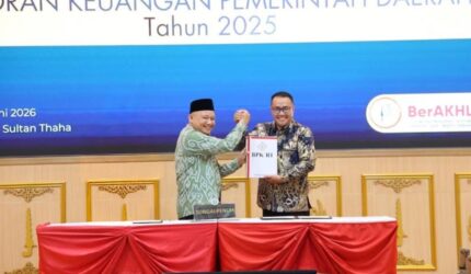 Wali Kota Sungai Penuh Alfin menerima Opini WTP ke-14 dari BPK RI atas LKPD Tahun Anggaran 2025.