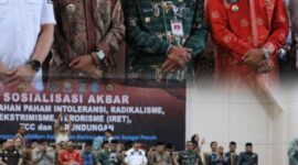 Wagub Jambi Abdullah Sani bersama Wawako Sungai Penuh Azhar Hamzah dan Wabup Kerinci Morison, menghadiri Sosialisasi Akbar Pencegahan Radikalisme dan Bullying yang diikuti ribuan pelajar Kota Sungai Penuh dan Kabupaten Kerinci di Gedung Nasional Sungai Penuh