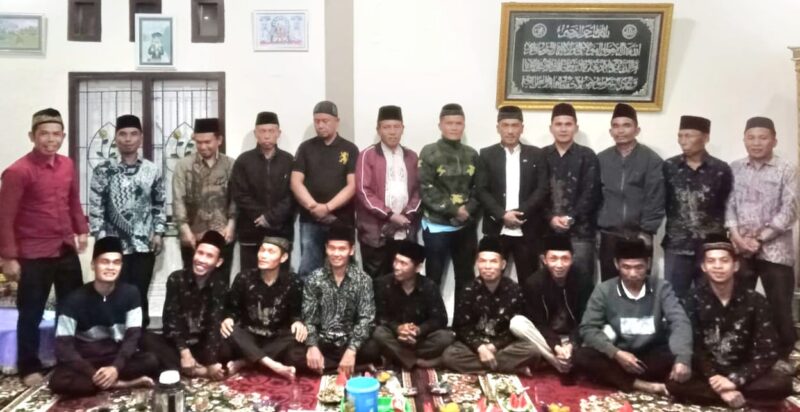 Sekjend LAM-SAK Safwandi saat menghadiri Pengajian Adat Mukai Tinggi dan mengajak masyarakat melestarikan warisan adat Kerinci.