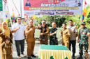 Wali Kota Sungai Penuh Alfin didampingi Dandim 0417/Kerinci Letkol Inf Eko Siswanto dan Kades Mekar Jaya Hazmal Putra saat meresmikan Jembatan Perintis Garuda di Desa Mekar Jaya, Kecamatan Tanah Kampung