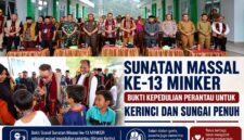 Wali Kota Sungai Penuh bersama jajaran dan panitia MINKER meninjau pelaksanaan Bakti Sosial Sunatan Massal ke-13 di RSUD H. Bakri. Program tahunan para perantau Minang Kerinci ini melayani 250 anak serta membagikan perlengkapan sekolah dan kebutuhan ibadah kepada peserta.