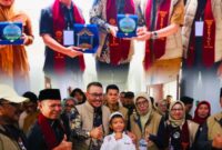 Wali Kota Sungai Penuh Alfin didampingi Wakil Wali Kota Azhar Hamzah meninjau pelaksanaan Bakti Sosial Sunatan Massal ke-13 Minker-JS di RSUD H. Bakri sebagai bentuk kepedulian terhadap masyarakat.