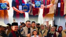 Wali Kota Sungai Penuh Alfin didampingi Wakil Wali Kota Azhar Hamzah meninjau pelaksanaan Bakti Sosial Sunatan Massal ke-13 Minker-JS di RSUD H. Bakri sebagai bentuk kepedulian terhadap masyarakat.