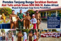 Kepala Desa Tanjung Bunga, Afrizal, menyerahkan bantuan alat tulis kepada seluruh siswa SDN 066/XI Tanjung Bunga sebagai bentuk dukungan Pemerintah Desa Tanjung Bunga terhadap dunia pendidikan pada Tahun Ajaran Baru 2026/2027