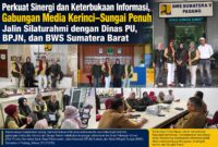 Gabungan media dari Kota Sungai Penuh dan Kabupaten Kerinci saat melakukan kunjungan silaturahmi ke Dinas PU Provinsi Sumatera Barat, BPJN Padang, dan BWS Sumatera V Padang dalam rangka memperkuat sinergi, komunikasi, dan keterbukaan informasi pembangunan.