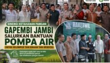 GAPEMBI Jambi menyerahkan bantuan pompa air kepada kelompok tani binaan Tani Merdeka untuk mendukung pengairan lahan dan memperkuat ketahanan pangan di Provinsi Jambi.
