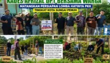 Kades Tanjung Bunga Afrizal DPT bersama perangkat desa dan masyarakat bergotong royong menata Kebun PKK serta menanam berbagai jenis sayuran dan tanaman obat sebagai persiapan Lomba Hatinya PKK tingkat Kota Sungai Penuh.
