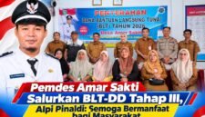Kepala Desa Amar Sakti Alpi Pinaldi bersama Camat Sungai Penuh Rida Sukmawati dan jajaran saat menghadiri penyerahan BLT-DD Tahap III Tahun 2026 di Kantor Desa Amar Sakti