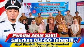 Kepala Desa Amar Sakti Alpi Pinaldi bersama Camat Sungai Penuh Rida Sukmawati dan jajaran saat menghadiri penyerahan BLT-DD Tahap III Tahun 2026 di Kantor Desa Amar Sakti