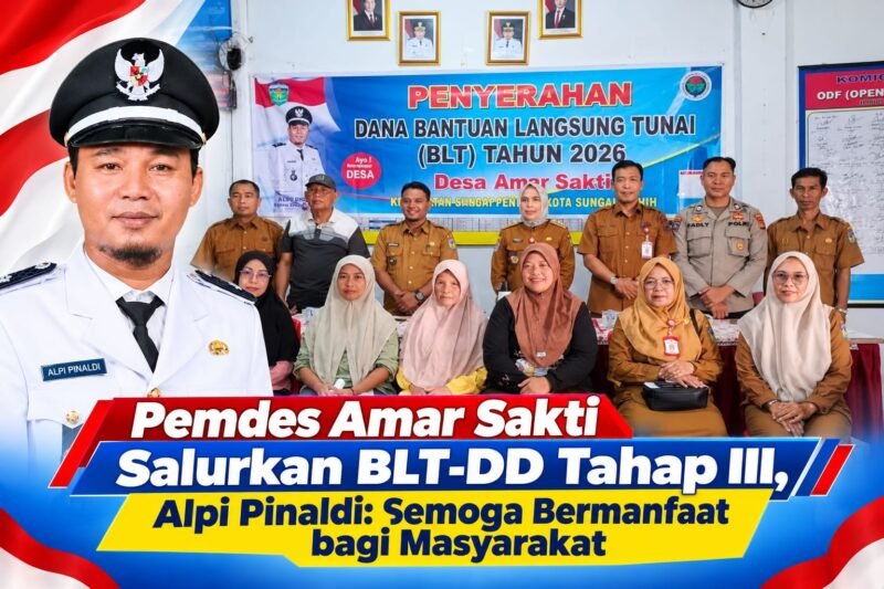 Kepala Desa Amar Sakti Alpi Pinaldi bersama Camat Sungai Penuh Rida Sukmawati dan jajaran saat menghadiri penyerahan BLT-DD Tahap III Tahun 2026 di Kantor Desa Amar Sakti