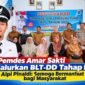 Kepala Desa Amar Sakti Alpi Pinaldi bersama Camat Sungai Penuh Rida Sukmawati dan jajaran saat menghadiri penyerahan BLT-DD Tahap III Tahun 2026 di Kantor Desa Amar Sakti