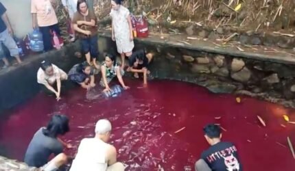 Air kolam di Gunung Sindur Bogor mendadak berubah warna menjadi merah dan viral di media sosial