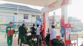 Ilustrasi pengisian BBM Pertalite di SPBU. Isu Pertalite naik menjadi Rp13.500 per liter mulai 26 September 2026 telah diklarifikasi pemerintah sebagai informasi hoaks.