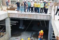 Wali Kota Sungai Penuh Alfin meninjau progres pembangunan Pasar Beringin Jaya dan meminta pekerjaan segera dipercepat.