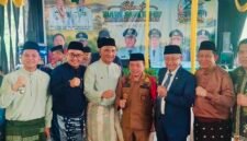 Wali Kota Sungai Penuh Alfin, S.H., bersama Ketua TP-PKK Kota Sungai Penuh Ny. Sri Kartini Alfin, S.Kep., Ns., menghadiri Rapat Paripurna DPRD dalam rangka memperingati HUT ke-27 Kabupaten Sarolangun di Kantor DPRD Kabupaten Sarolangun,