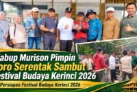 Wakil Bupati Kerinci H. Murison bersama jajaran OPD dan masyarakat saat meninjau kegiatan gotong royong serentak dalam persiapan Festival Budaya Kerinci 2026.