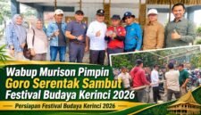 Wakil Bupati Kerinci H. Murison bersama jajaran OPD dan masyarakat saat meninjau kegiatan gotong royong serentak dalam persiapan Festival Budaya Kerinci 2026.