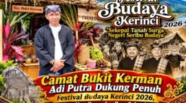 Camat Bukit Kerman, Adi Putra, S.Pt., bersama keluarga besar Kecamatan Bukit Kerman berpartisipasi dalam Festival Budaya Kerinci 2026 dengan menampilkan kerajinan tangan, produk unggulan, serta pengenalan situs batu granit yang memiliki nilai sejarah. 