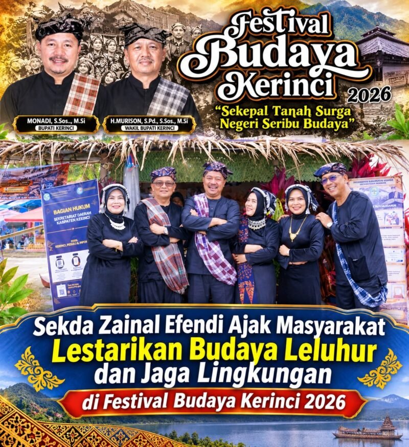 Sekda Kabupaten Kerinci Zainal Efendi saat membaur bersama masyarakat dan mengajak warga melestarikan budaya leluhur serta menjaga lingkungan dalam Festival Budaya Kerinci 2026 di Dermaga Danau Kerinci.